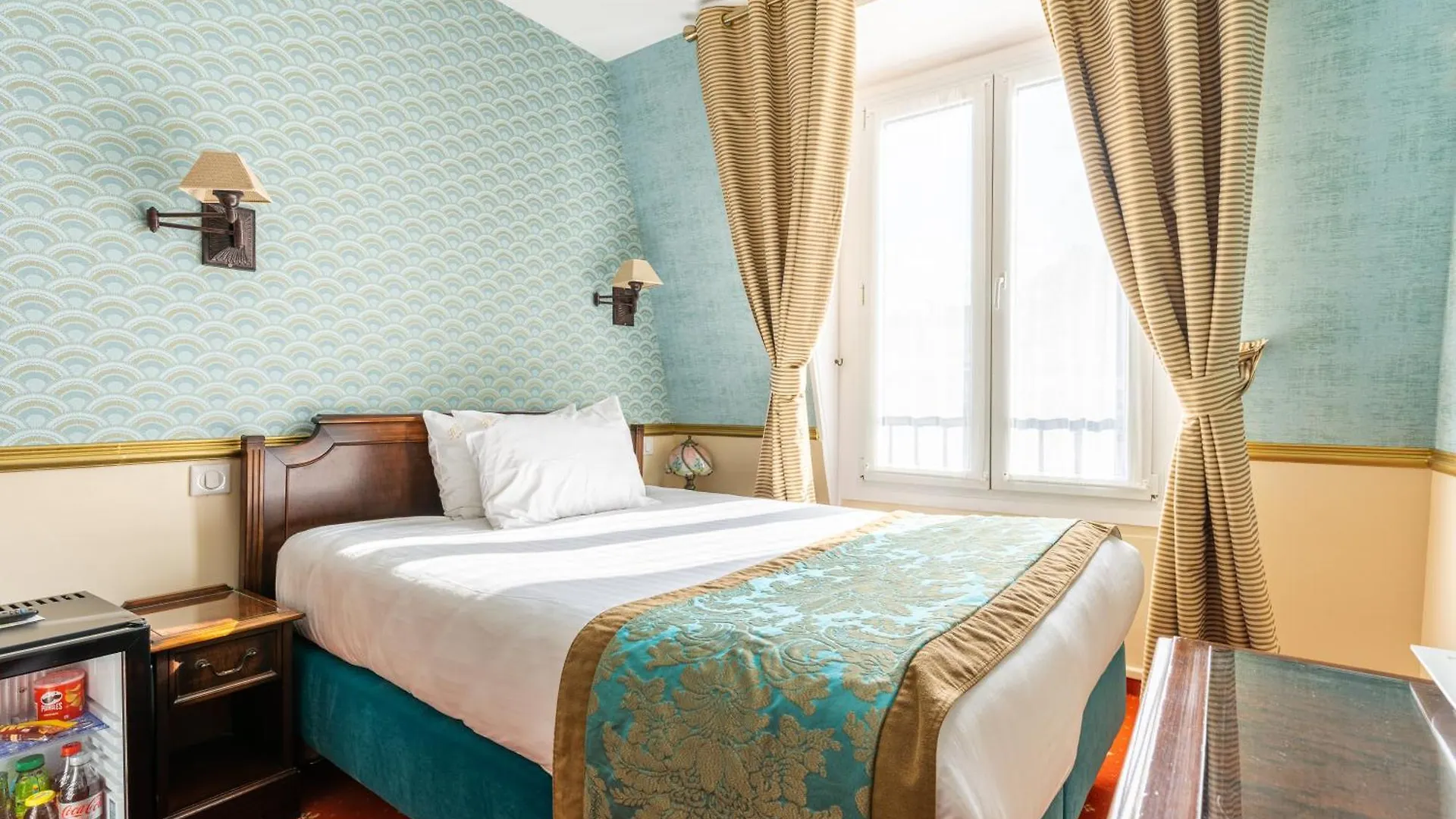 Belfast Hotell Paris 4*,
