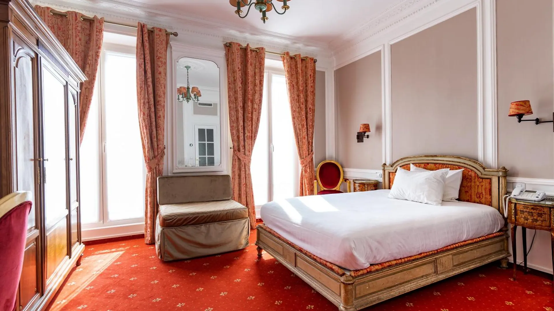 Belfast Hotell Paris 4*,